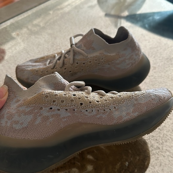 Yeezy boost 380 Adults - Picture 2 of 3